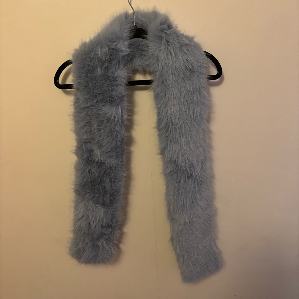 🧊 Ice Blue Faux Fur Stole 🧊 - Picture 3 of 3